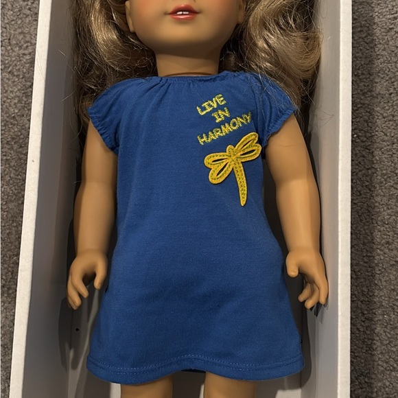 American Girl Doll GOTY 2010 - Picture 3 of 3